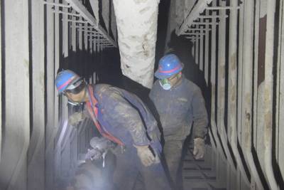 致敬鐵人精神，為鐵軍喝彩——能源檢計量中心支援電除塵檢修側記